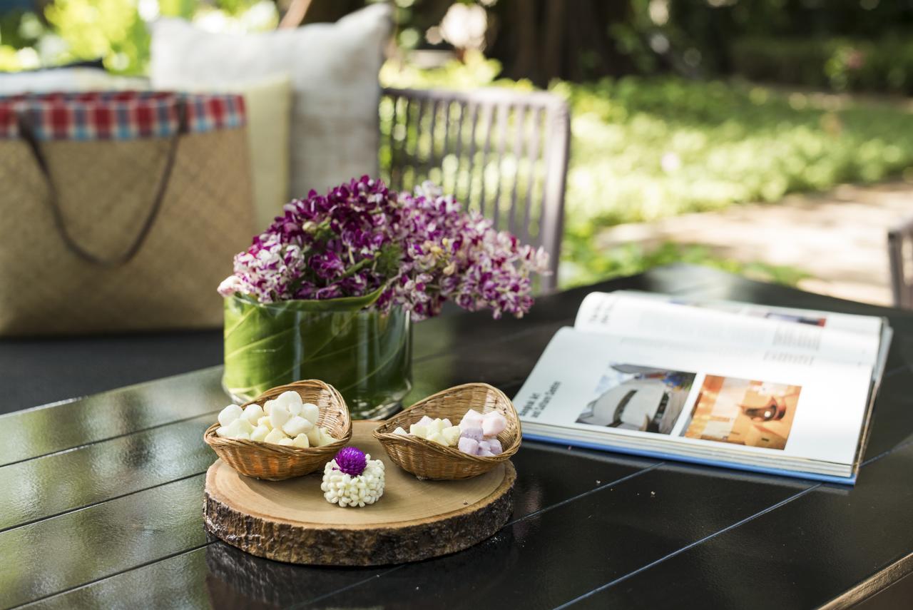 The Raweekanlaya Bangkok Exterior foto A picnic table with a book and flowers
